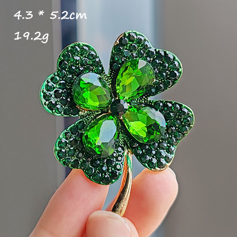 Red Clover Flower - เข็มกลัดใบโคลเวอร์สี่แฉกประดับพลอยเทียมแบบมินิมอลสำหรับผู้ชายผู้หญิงหมุดสีเขียวและสีแดงของขวัญเครื่องประดับพืชเพื่อสุขภาพและสันติสุข